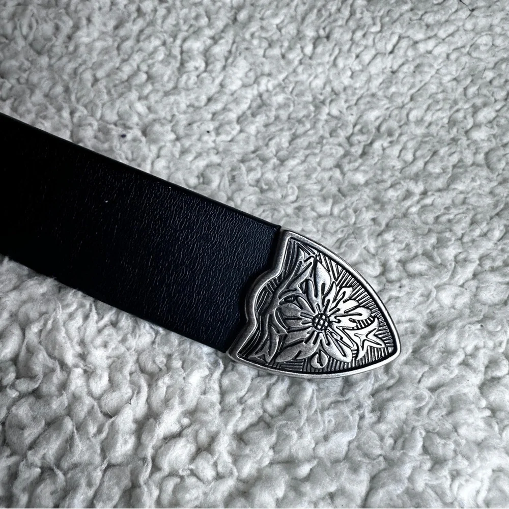 Black western Coastal Cowboy  belt ornate buckle faux leather. NWOT